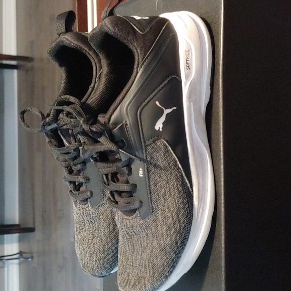 Boys Puma Sneakers Size 5 - Picture 2 of 5